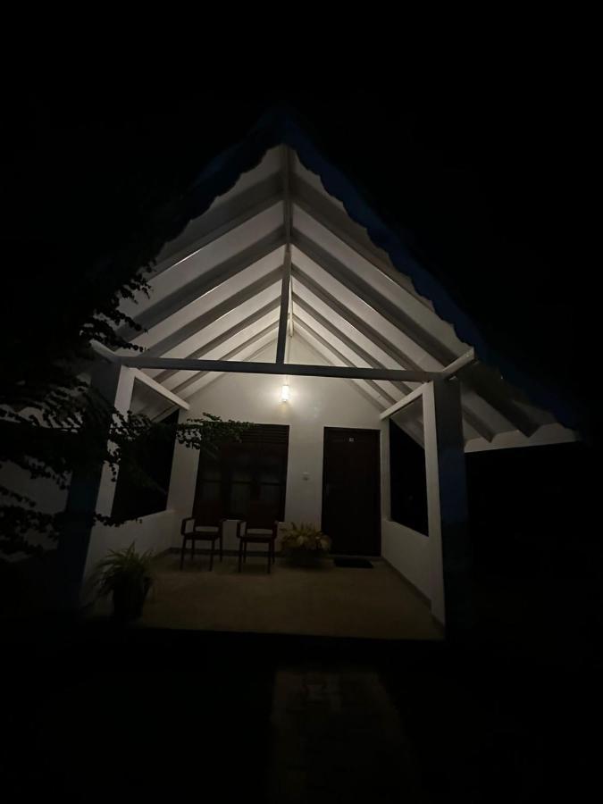 Surfing Beach Nilaveli Trincomalee Kültér fotó